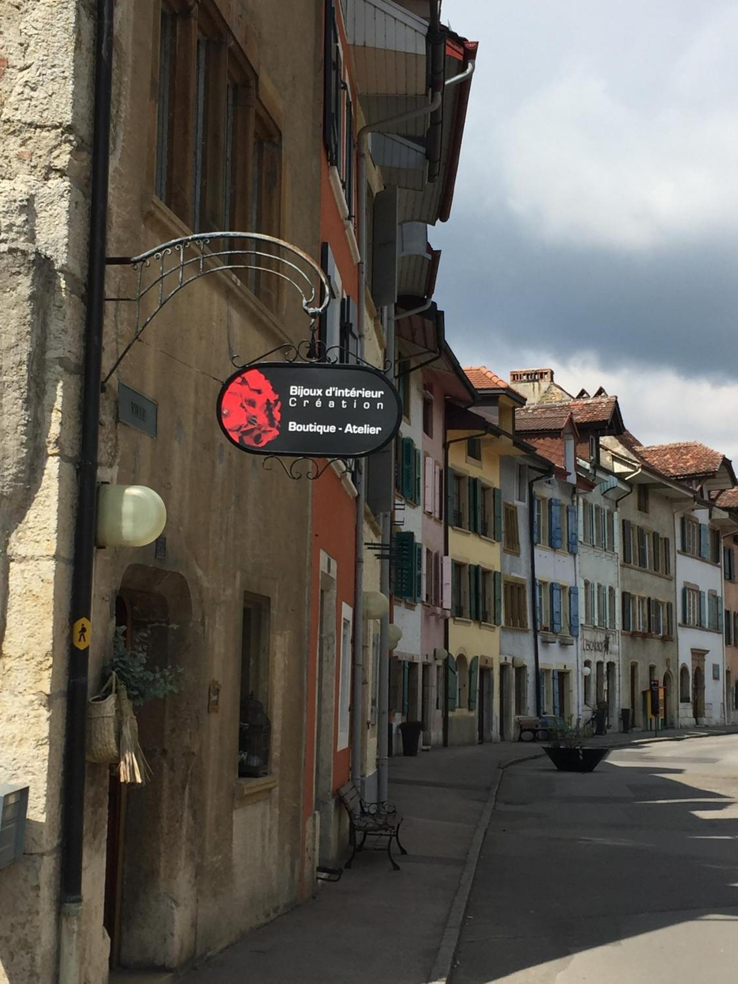 Au Bourg Bed & Breakfast Le Landeron Екстериор снимка